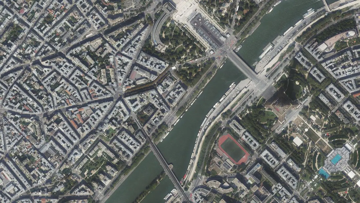 Orthophoto aérienne gratuite à 20 cm de la Seine, du Trocadéro et de la tour Eiffel à Paris, BD ORTHO de l'IGN, prise de vue 2024